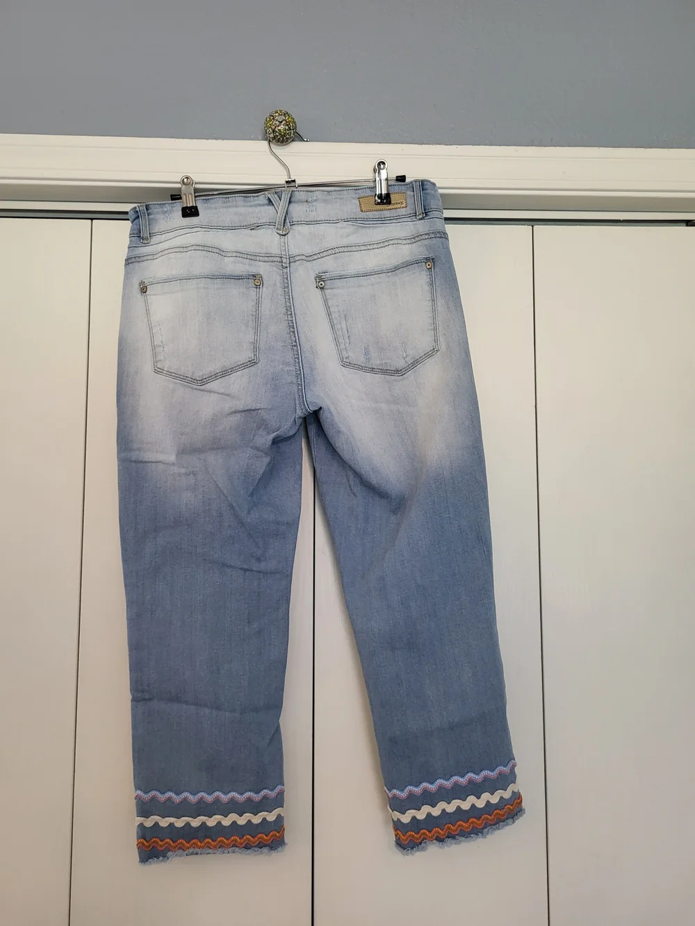 Democracy Flex-ellent Light Blue Cropped Jeans with Multicolor Scalloped Hem - Picture 12 of 14